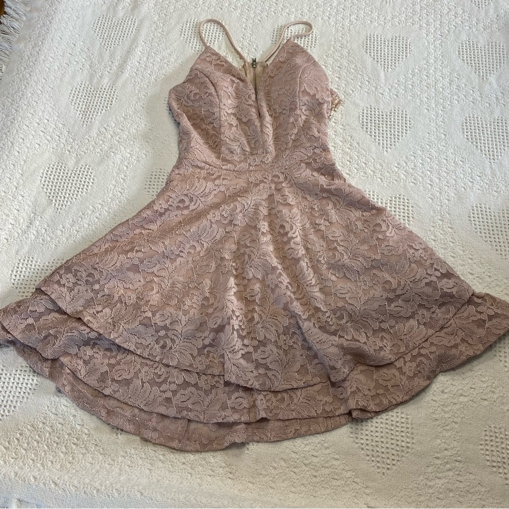 Windsor Lacey Open Back Mini Dress (M) - Picture 5 of 10